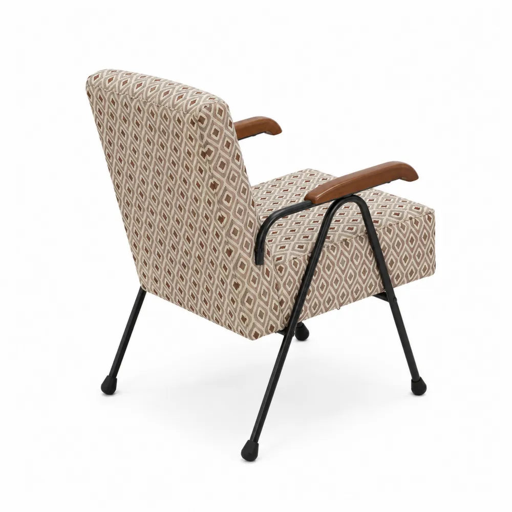 Chaise en tissu avec accoudoirs en bois et pieds m¨¦talliques